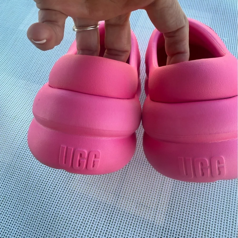 UGG Kids Pink Slip-On Shoes SIZE 4 kids